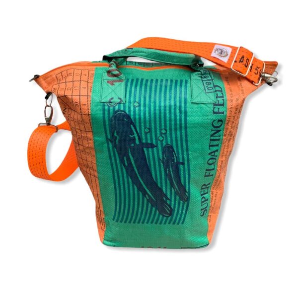 Tampenjan Nolinearts Wäschekorb Tasche Strandtasche Schultertasche Recycling Upcycling grün orange Beadbag
